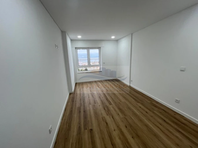 Apartamento T3 para Venda em Póvoa de Santa Iria e Forte da Casa Foto 21