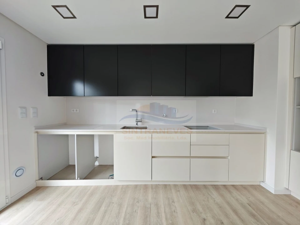 Apartamento T2 para Venda em Carcavelos e Parede Foto 2