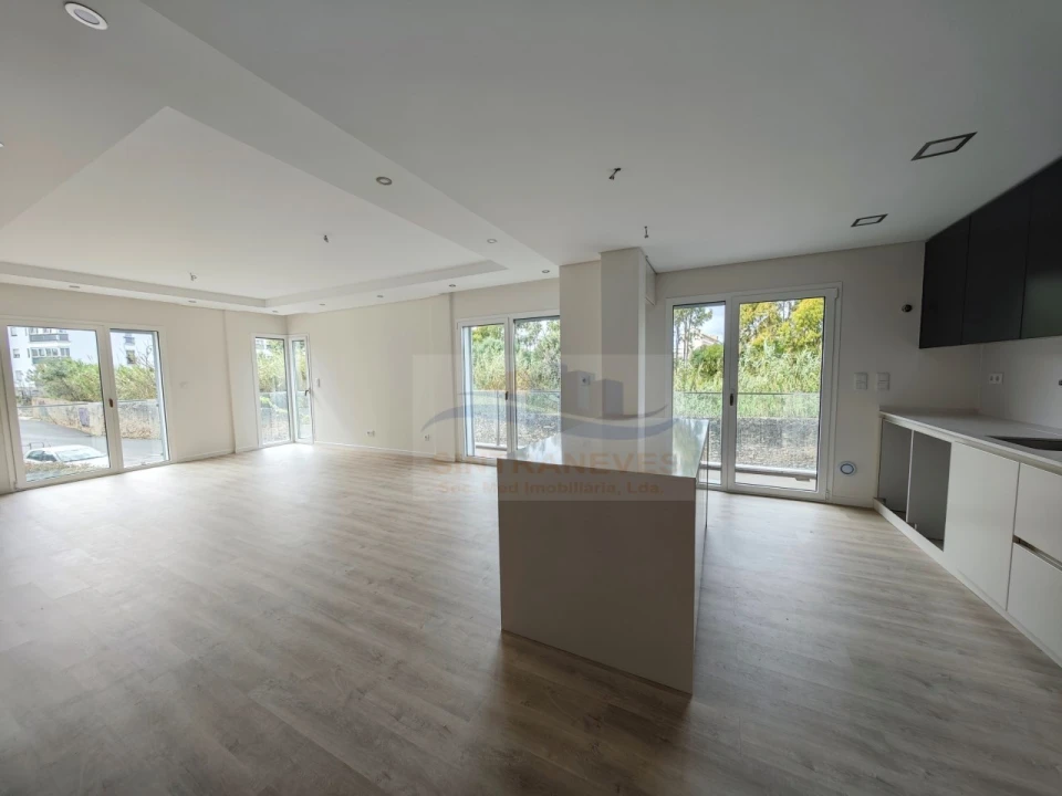 Apartamento T2 para Venda em Carcavelos e Parede Foto 3
