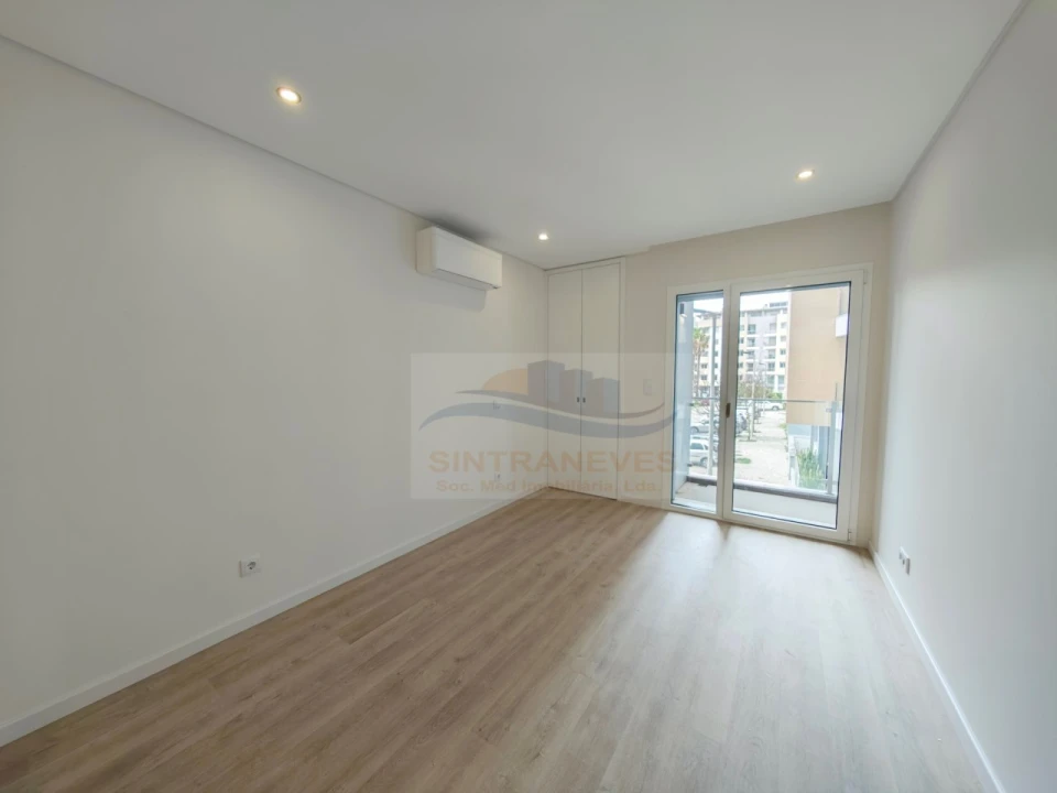 Apartamento T2 para Venda em Carcavelos e Parede Foto 7
