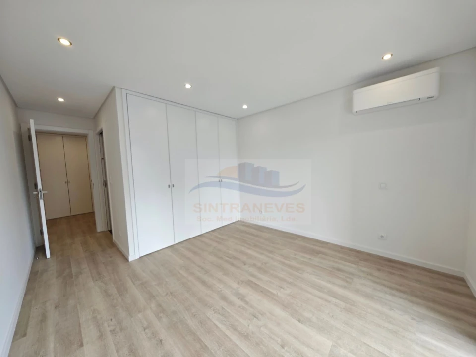 Apartamento T2 para Venda em Carcavelos e Parede Foto 8