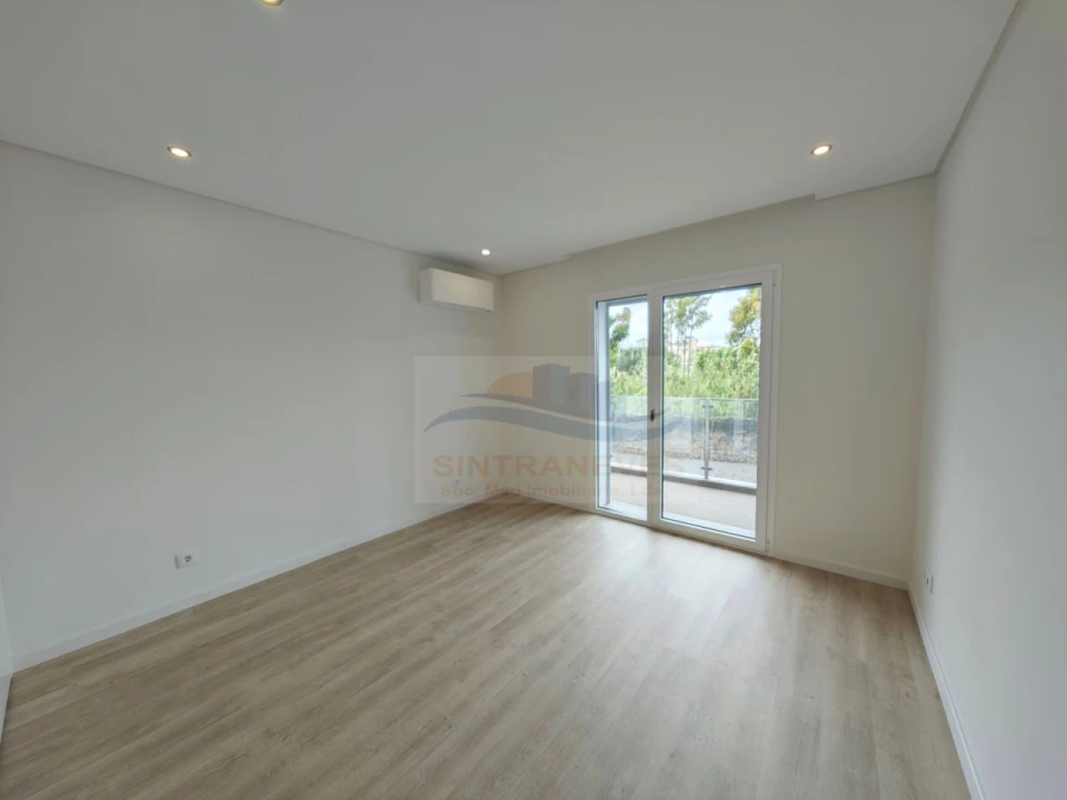 Apartamento T2 para Venda em Carcavelos e Parede Foto 9