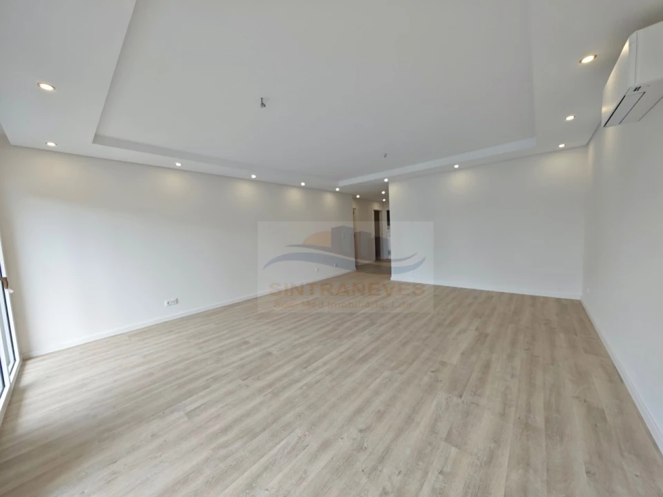 Apartamento T2 para Venda em Carcavelos e Parede Foto 13