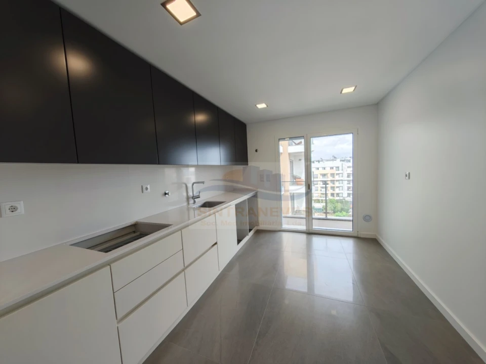 Apartamento T2 para Venda em Carcavelos e Parede Foto 21