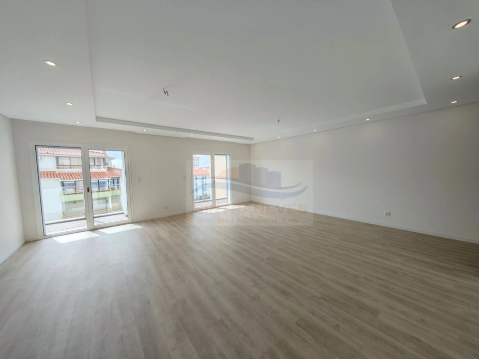 Apartamento T2 para Venda em Carcavelos e Parede Foto 22