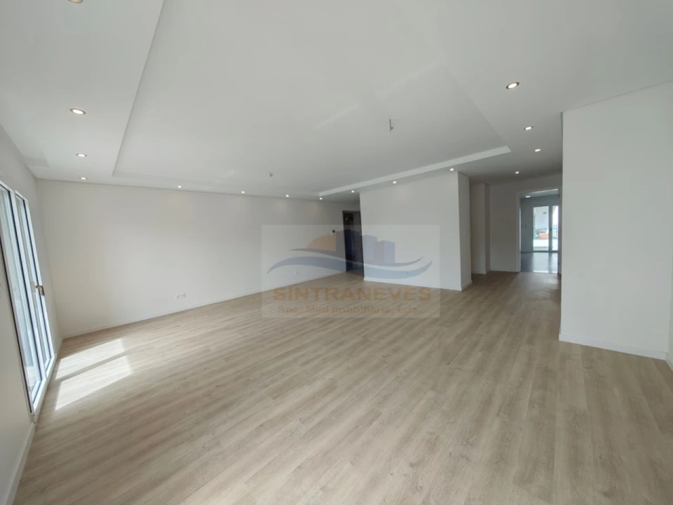 Apartamento T2 para Venda em Carcavelos e Parede Foto 23