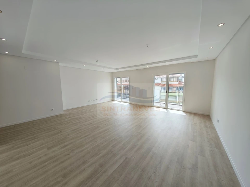 Apartamento T2 para Venda em Carcavelos e Parede Foto 26