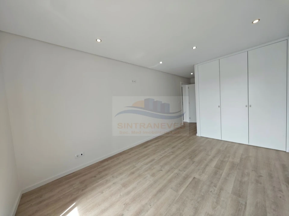 Apartamento T2 para Venda em Carcavelos e Parede Foto 27