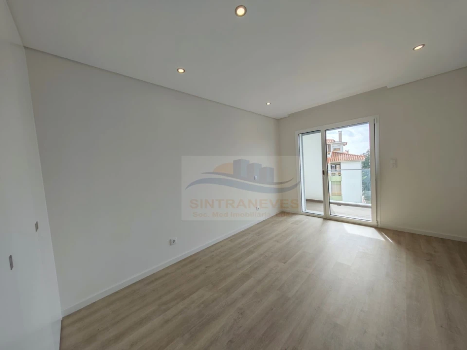 Apartamento T2 para Venda em Carcavelos e Parede Foto 28