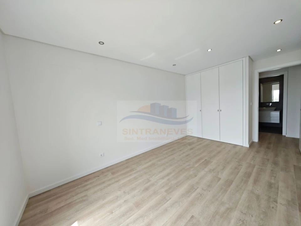 Apartamento T2 para Venda em Carcavelos e Parede Foto 31