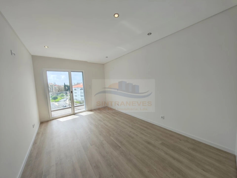 Apartamento T2 para Venda em Carcavelos e Parede Foto 32