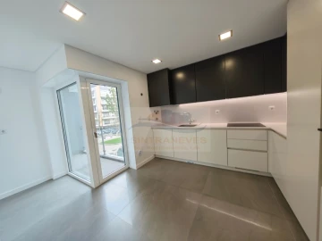 Apartamento T2 para Venda em Carcavelos e Parede