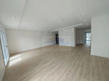 Apartamento T2 para Venda em Carcavelos e Parede