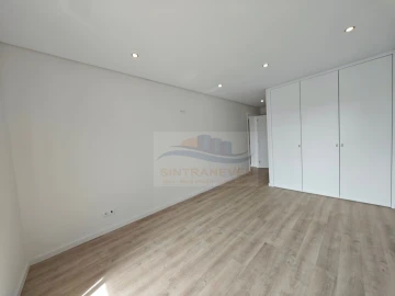 Apartamento T2 para Venda em Carcavelos e Parede