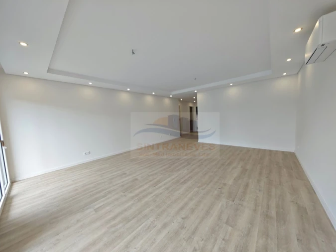 Apartamento T2 para Venda em Carcavelos e Parede Foto 13