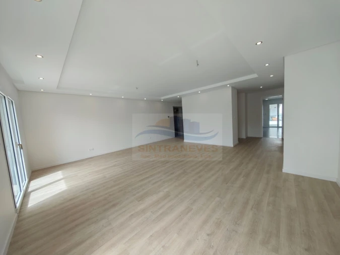 Apartamento T2 para Venda em Carcavelos e Parede Foto 23