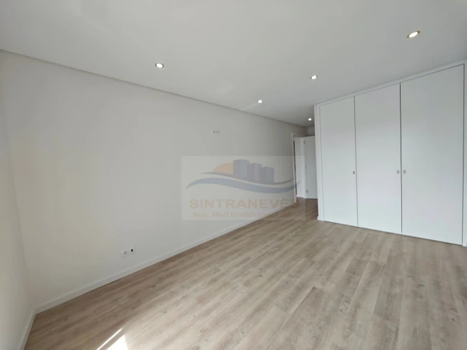 Apartamento T2 para Venda em Carcavelos e Parede Foto 27