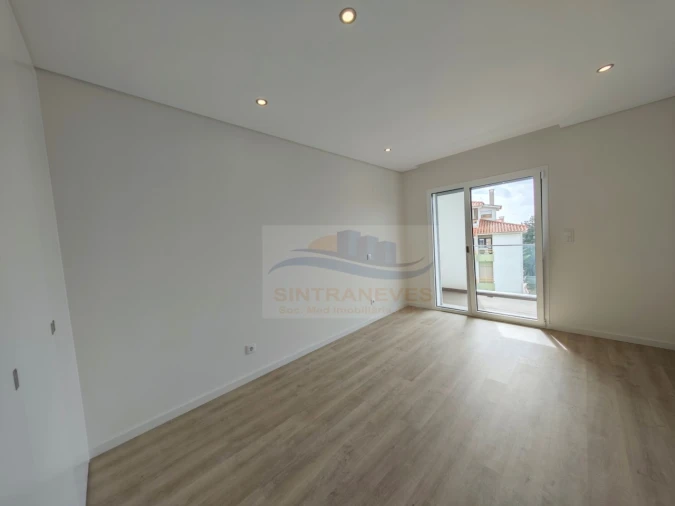 Apartamento T2 para Venda em Carcavelos e Parede Foto 28