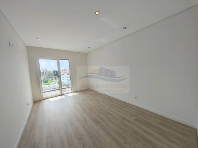 Apartamento T2 para Venda em Carcavelos e Parede Foto 32
