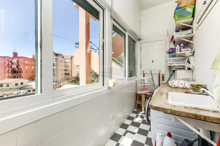Apartamento T6 para Venda em Areeiro Foto 31