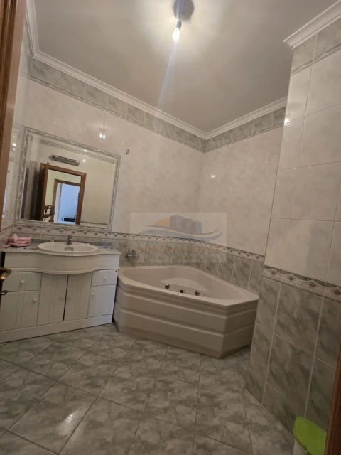 Apartamento T4 para Venda em Marvila, Ribeira Santarém, São Salvador, São Nicolau