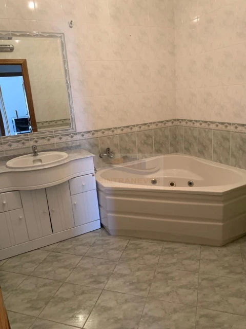 Apartamento T4 para Venda em Marvila, Ribeira Santarém, São Salvador, São Nicolau