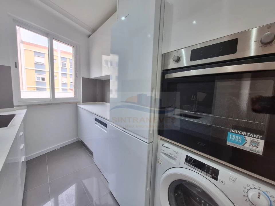 Apartamento T3 para Venda em Queluz e Belas Foto 1