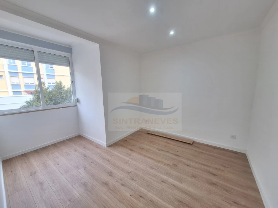 Apartamento T3 para Venda em Queluz e Belas Foto 10