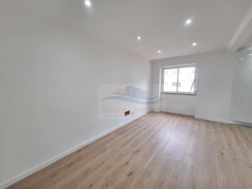 Apartamento T3 para Venda em Queluz e Belas
