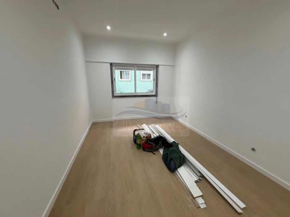 Apartamento T3 para Venda em Queluz e Belas Foto 3