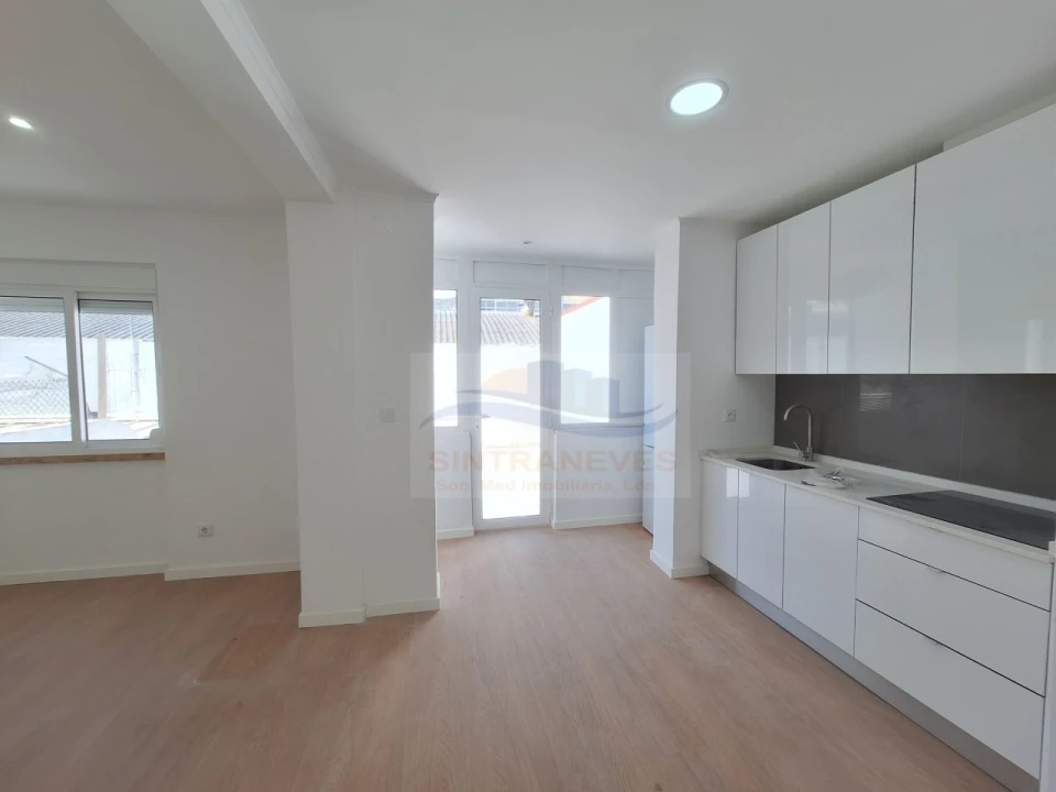 Apartamento T2 para Venda em Venteira Foto 3