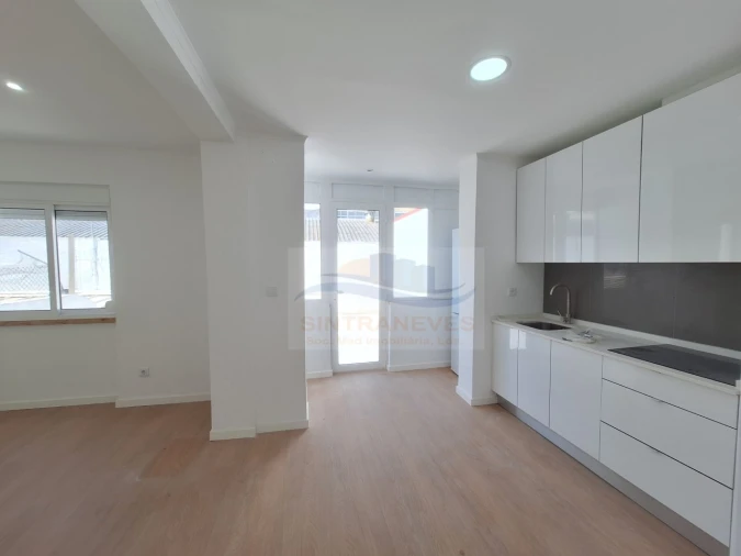 Apartamento T2 para Venda em Venteira Foto 3