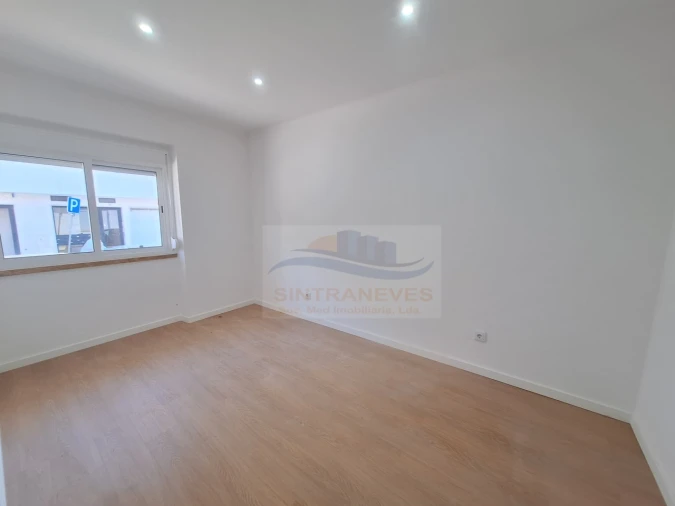 Apartamento T2 para Venda em Venteira Foto 6
