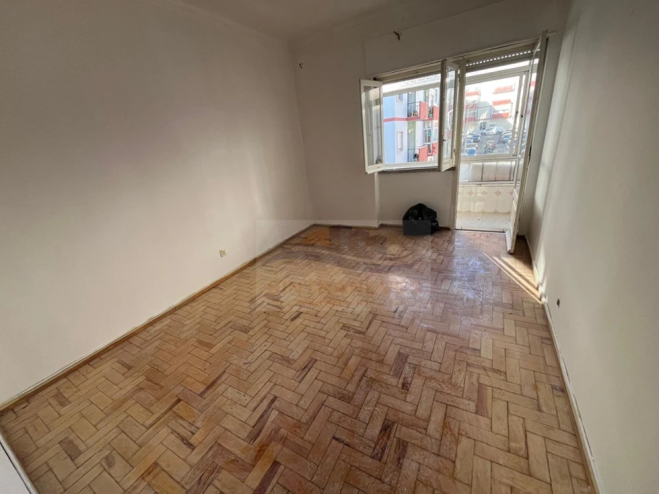 Apartamento T2 para Venda em Agualva e Mira-Sintra Foto 12