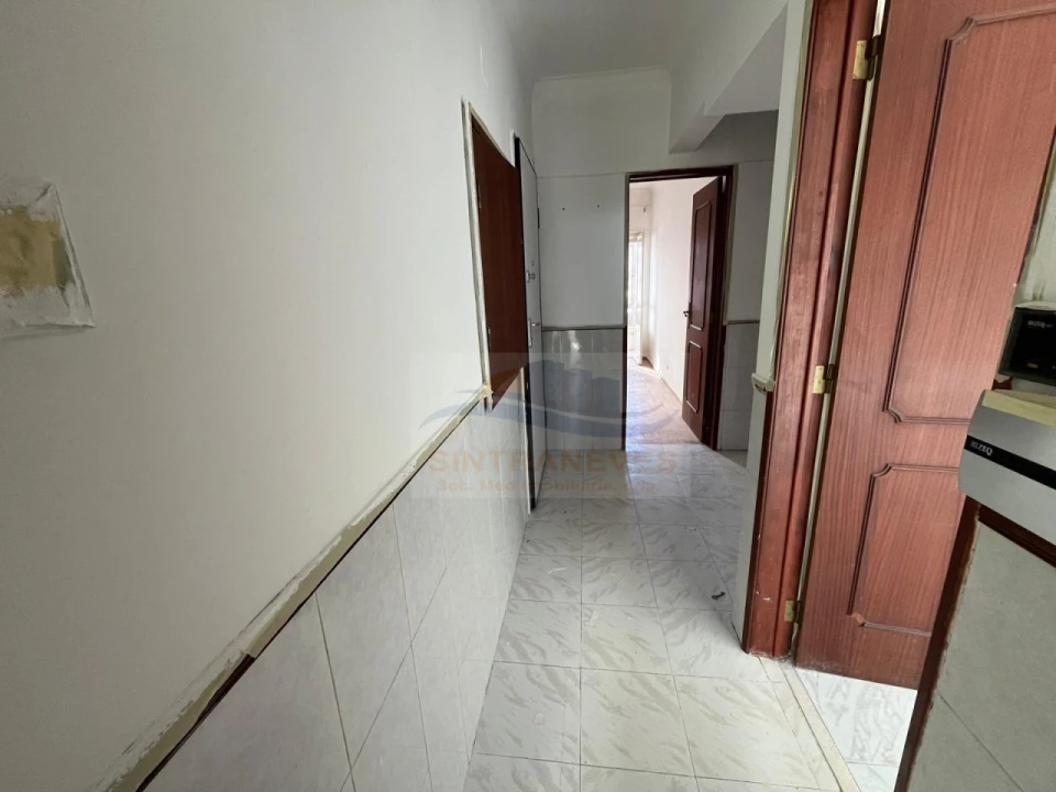 Apartamento T2 para Venda em Agualva e Mira-Sintra Foto 14