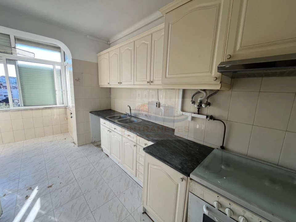 Apartamento T2 para Venda em Agualva e Mira-Sintra Foto 15