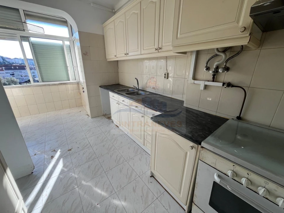 Apartamento T2 para Venda em Agualva e Mira-Sintra Foto 16
