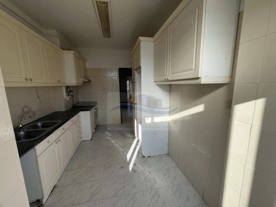 Apartamento T2 para Venda em Agualva e Mira-Sintra Foto 17