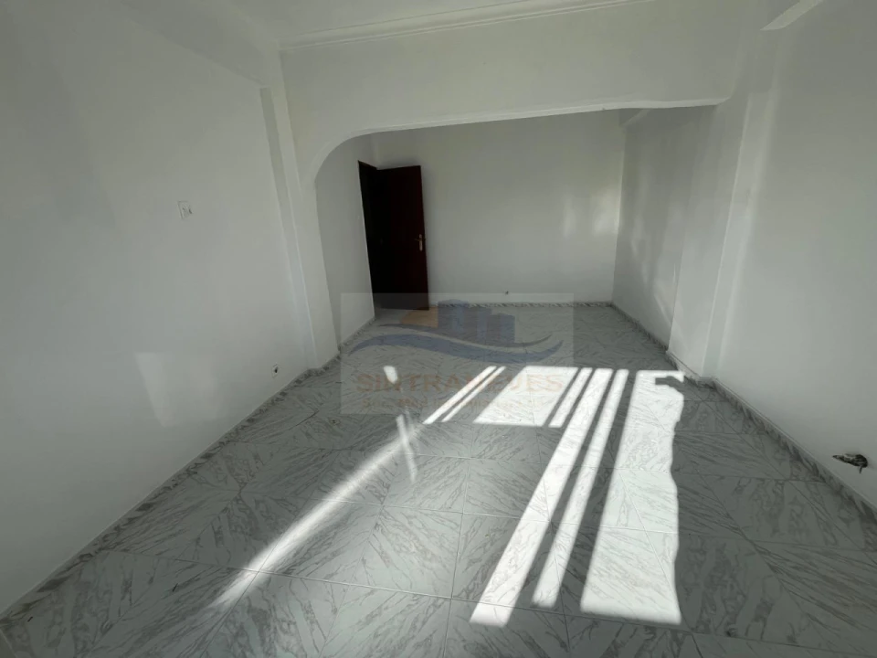 Apartamento T2 para Venda em Agualva e Mira-Sintra Foto 18