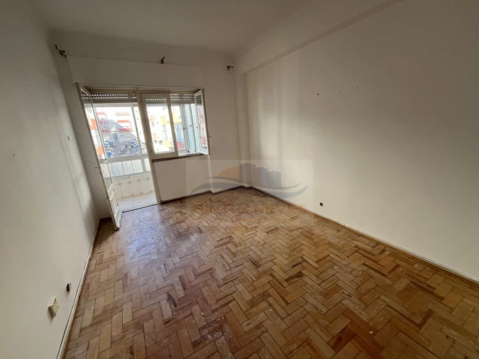 Apartamento T2 para Venda em Agualva e Mira-Sintra Foto 11