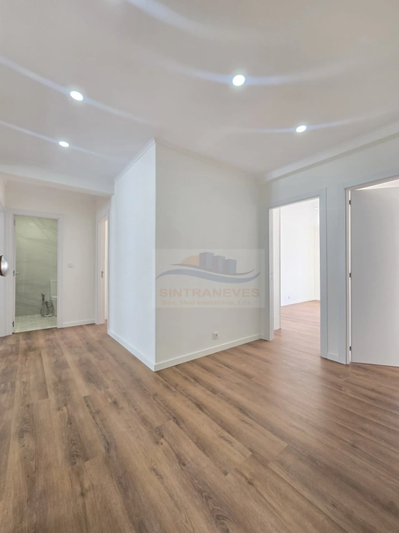 Apartamento T2 para Venda em Venteira Foto 3