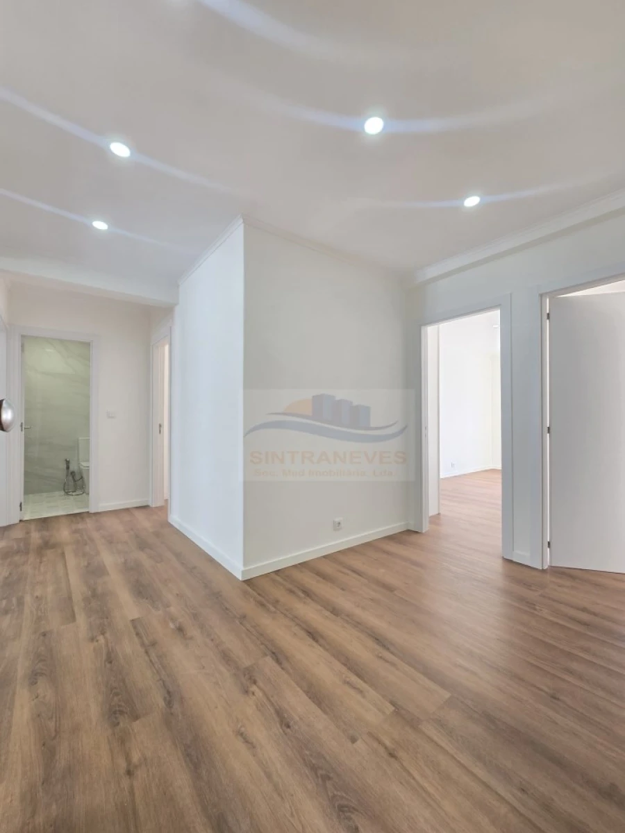 Apartamento T2 para Venda em Venteira Foto 3