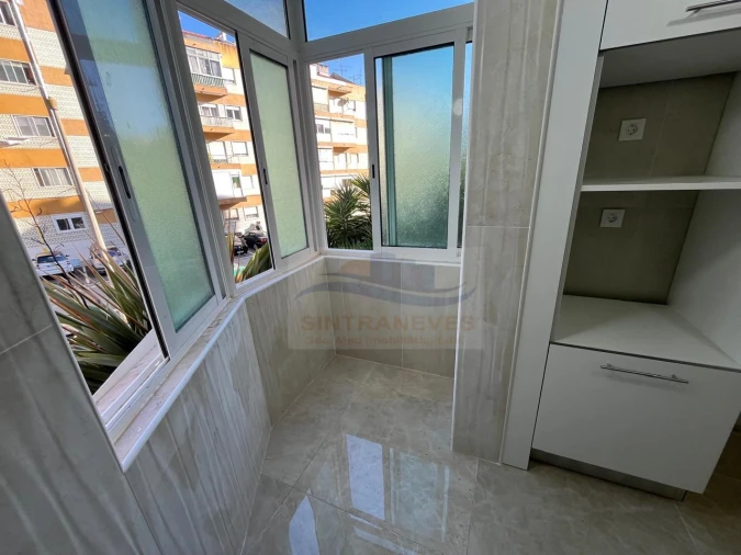 Apartamento T2 para Venda em Póvoa de Santo Adrião e Olival Basto Foto 1