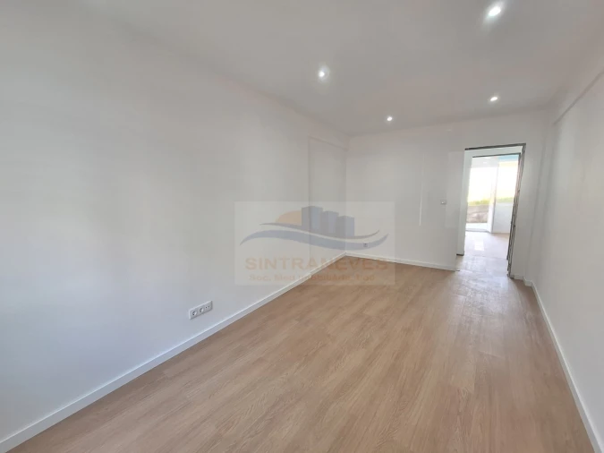 Apartamento T2 para Venda em Venteira Foto 7