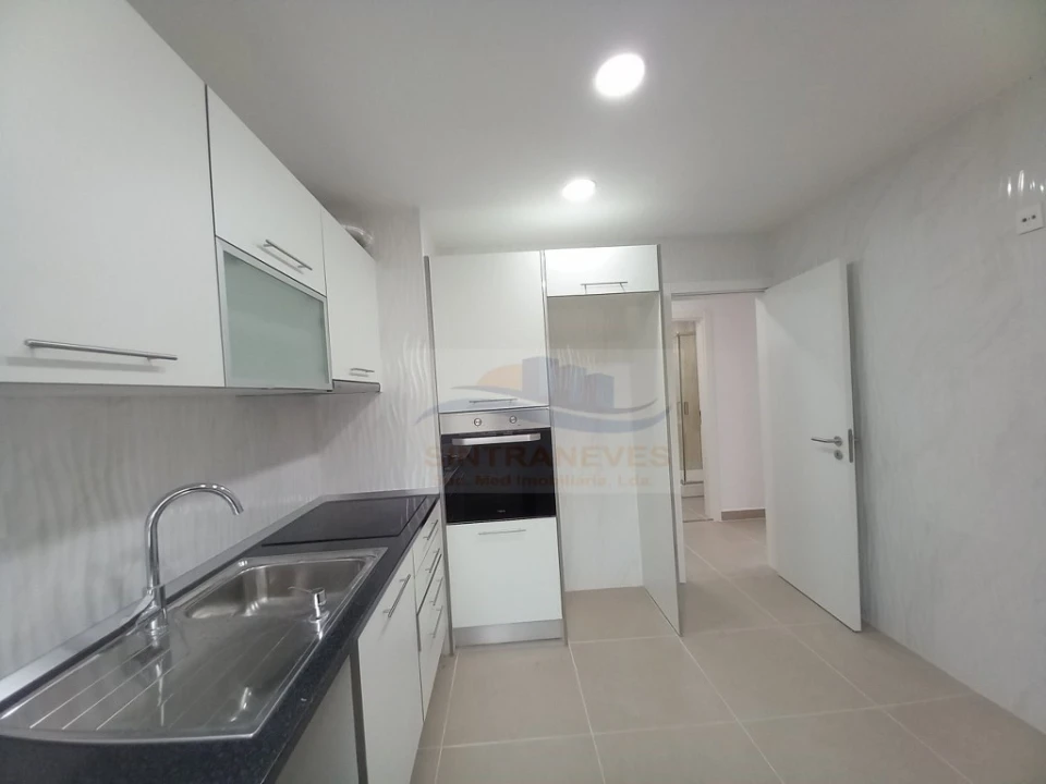 Apartamento T3 para Venda em Queluz e Belas Foto 1