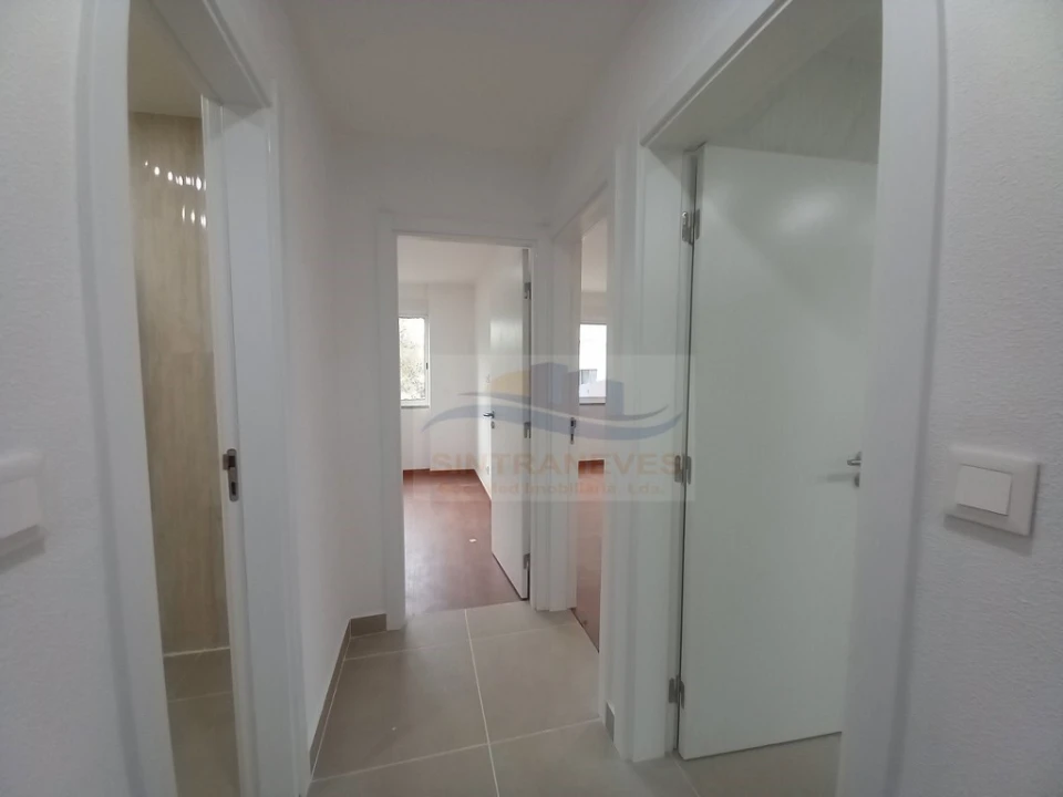 Apartamento T3 para Venda em Queluz e Belas Foto 2