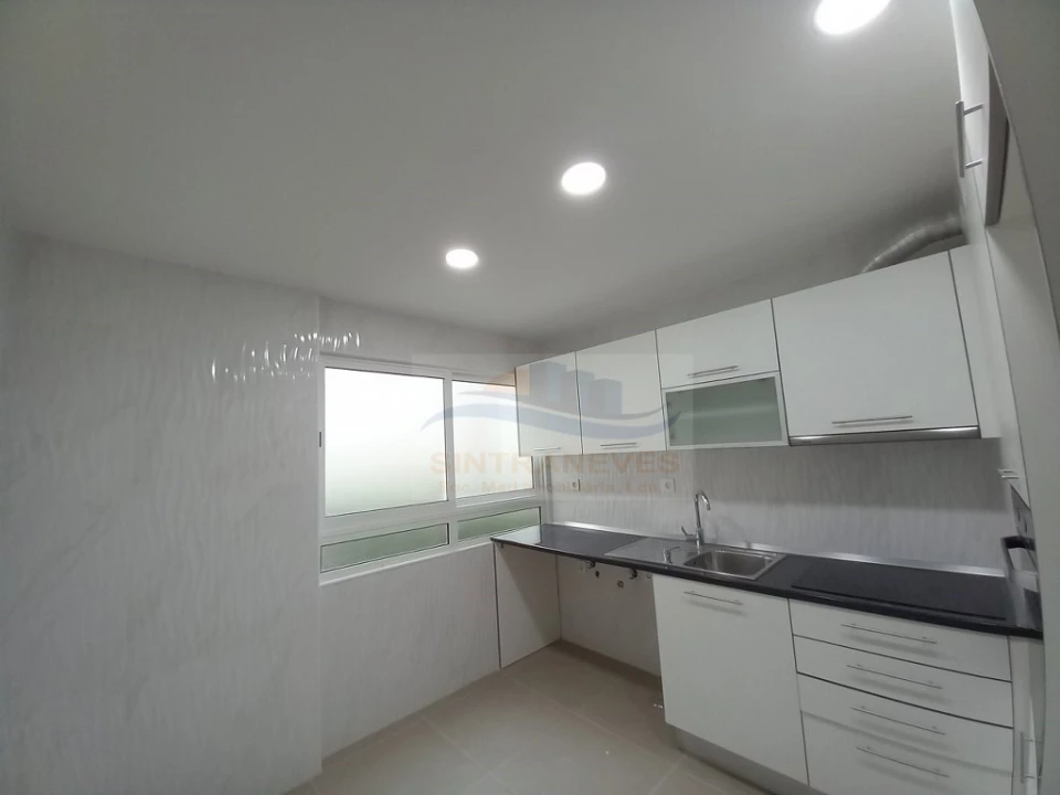 Apartamento T3 para Venda em Queluz e Belas Foto 3