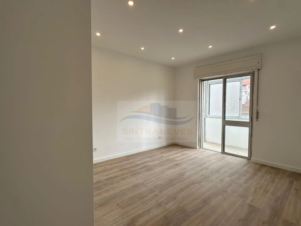 Apartamento T3 para Venda em Agualva e Mira-Sintra Foto 20