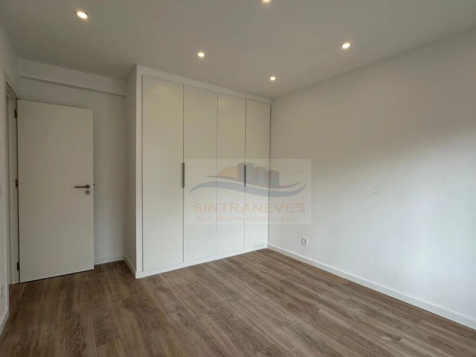 Apartamento T3 para Venda em Agualva e Mira-Sintra Foto 24