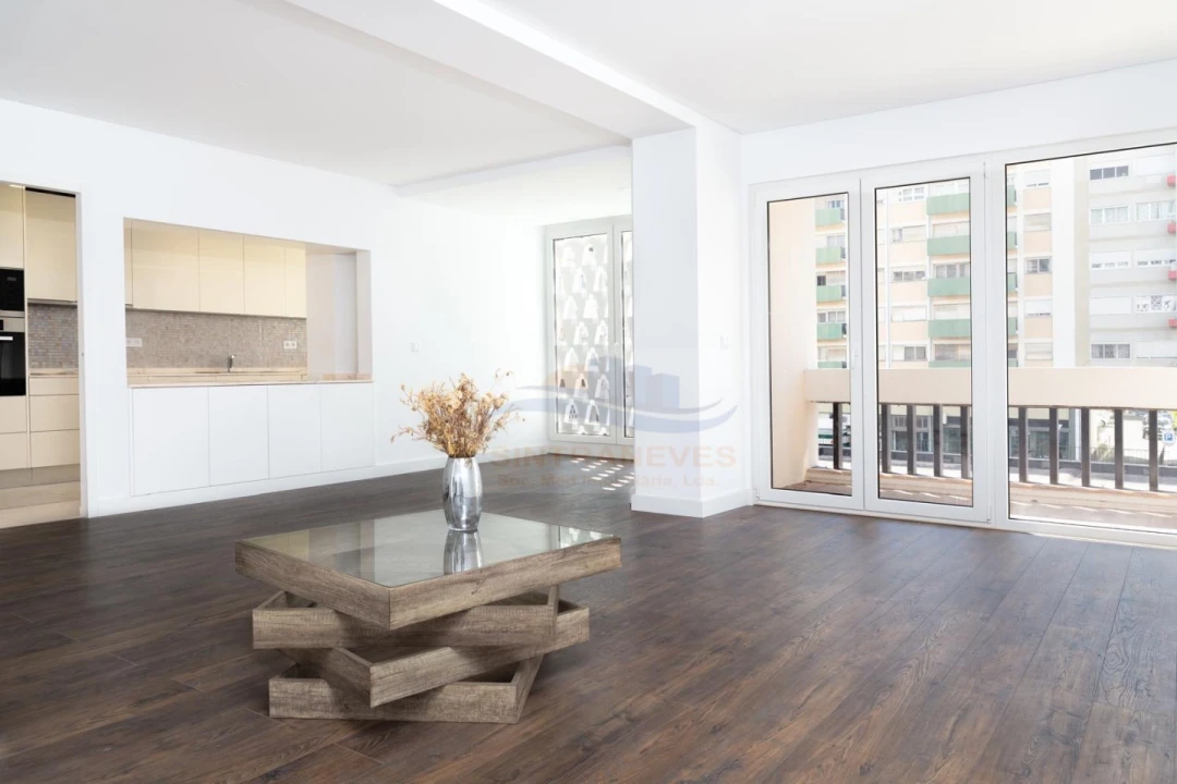 Apartamento T3 para Venda em Alvalade Foto 1